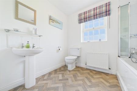 4 bedroom Detached house for sale in Swallow Lane, Wootton, North Lincolnshire, DN39