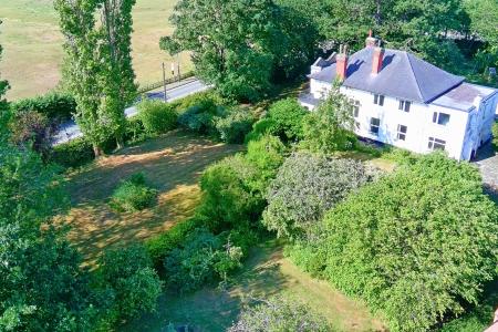 6 bedroom Detached house for sale in West End Road, Ulceby, North Lincolnshire, DN39