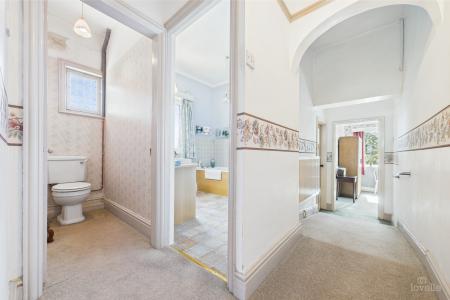 6 bedroom Detached house for sale in West End Road, Ulceby, North Lincolnshire, DN39