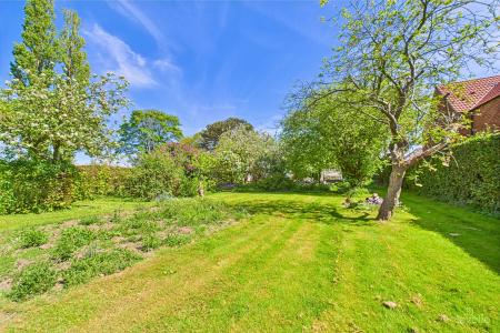 6 bedroom Detached house for sale in West End Road, Ulceby, North Lincolnshire, DN39