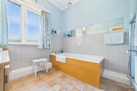 6 bedroom Detached house for sale in West End Road, Ulceby, North Lincolnshire, DN39