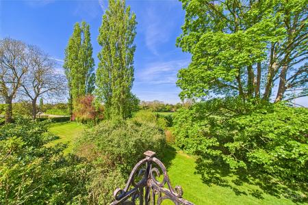 6 bedroom Detached house for sale in West End Road, Ulceby, North Lincolnshire, DN39