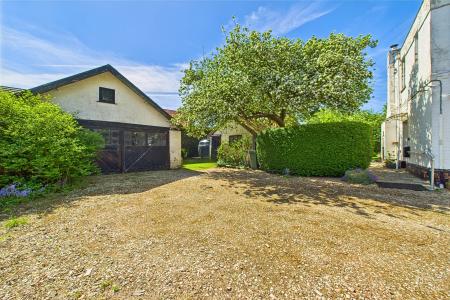 6 bedroom Detached house for sale in West End Road, Ulceby, North Lincolnshire, DN39