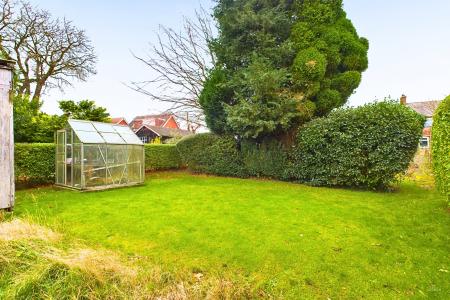 2 bedroom Semi-detached bungalow for sale in Wold Road, Barrow-upon-Humber, North Lincolnshire, DN19