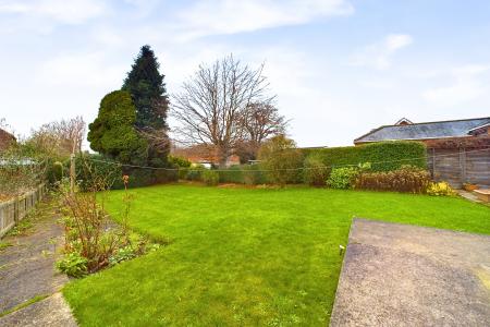 2 bedroom Semi-detached bungalow for sale in Wold Road, Barrow-upon-Humber, North Lincolnshire, DN19