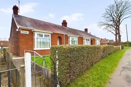 2 bedroom Semi-detached bungalow for sale in Wold Road, Barrow-upon-Humber, North Lincolnshire, DN19