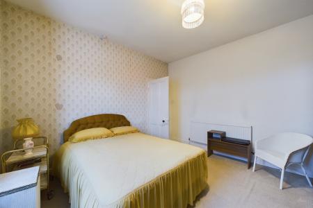 2 bedroom Semi-detached bungalow for sale in Wold Road, Barrow-upon-Humber, North Lincolnshire, DN19