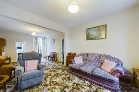 2 bedroom Semi-detached bungalow for sale in Wold Road, Barrow-upon-Humber, North Lincolnshire, DN19
