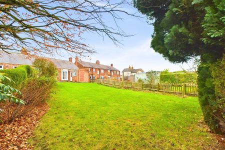 2 bedroom Semi-detached bungalow for sale in Wold Road, Barrow-upon-Humber, North Lincolnshire, DN19