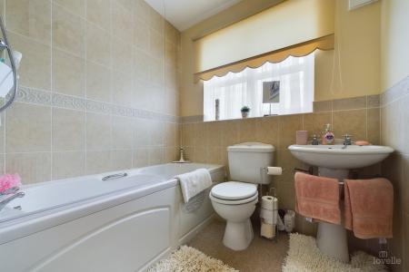 3 bedroom Detached house for sale in Worsley Paddock, Ulceby, North Lincolnshire, DN39