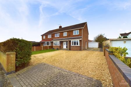4 bedroom Semi-detached house for sale in Tofts Road, Barton-upon-Humber, North Lincolnshire, DN18