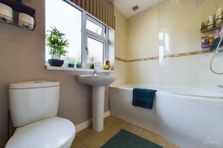 4 bedroom Semi-detached house for sale in Tofts Road, Barton-upon-Humber, North Lincolnshire, DN18