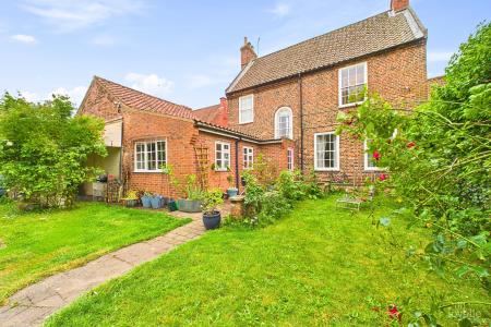 4 bedroom Detached house for sale in Willow House - Soutergate, Barton-upon-Humber, North Lincolnshire, DN18