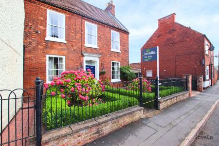 4 bedroom Detached house for sale in Willow House - Soutergate, Barton-upon-Humber, North Lincolnshire, DN18