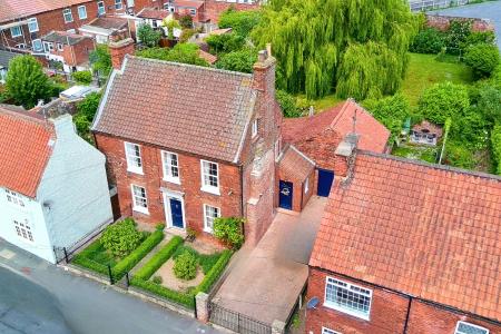 4 bedroom Detached house for sale in Willow House - Soutergate, Barton-upon-Humber, North Lincolnshire, DN18
