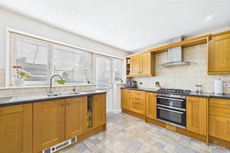 4 bedroom Detached house for sale in Warwick Drive, Barton-upon-Humber, North Lincolnshire, DN18