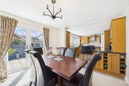 4 bedroom Detached house for sale in Warwick Drive, Barton-upon-Humber, North Lincolnshire, DN18