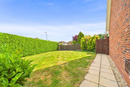 4 bedroom Detached house for sale in Warwick Drive, Barton-upon-Humber, North Lincolnshire, DN18