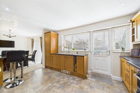 4 bedroom Detached house for sale in Warwick Drive, Barton-upon-Humber, North Lincolnshire, DN18