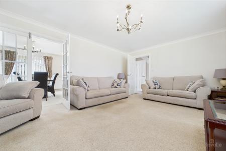 4 bedroom Detached house for sale in Warwick Drive, Barton-upon-Humber, North Lincolnshire, DN18