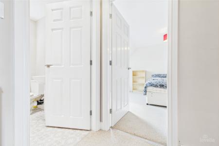 4 bedroom Detached house for sale in Warwick Drive, Barton-upon-Humber, North Lincolnshire, DN18