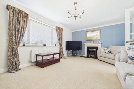 4 bedroom Detached house for sale in Warwick Drive, Barton-upon-Humber, North Lincolnshire, DN18