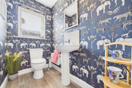 4 bedroom Detached house for sale in Warwick Drive, Barton-upon-Humber, North Lincolnshire, DN18