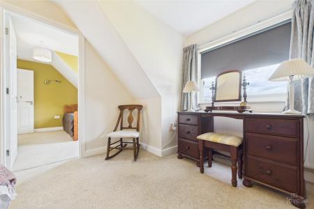 4 bedroom Detached house for sale in Warwick Drive, Barton-upon-Humber, North Lincolnshire, DN18