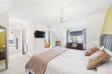 4 bedroom Detached house for sale in Warwick Drive, Barton-upon-Humber, North Lincolnshire, DN18