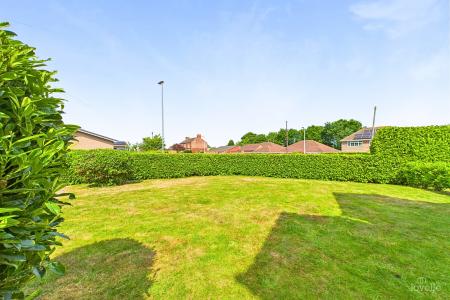 4 bedroom Detached house for sale in Warwick Drive, Barton-upon-Humber, North Lincolnshire, DN18