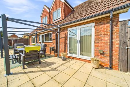 4 bedroom Detached house for sale in Warwick Drive, Barton-upon-Humber, North Lincolnshire, DN18