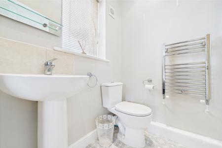 4 bedroom Detached house for sale in Warwick Drive, Barton-upon-Humber, North Lincolnshire, DN18