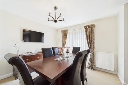 4 bedroom Detached house for sale in Warwick Drive, Barton-upon-Humber, North Lincolnshire, DN18