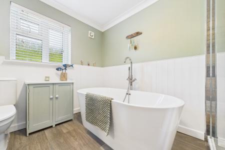 3 bedroom Detached bungalow for sale in North Street, Barrow-upon-Humber, North Lincolnshire, DN19