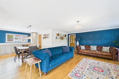 3 bedroom Detached bungalow for sale in North Street, Barrow-upon-Humber, North Lincolnshire, DN19