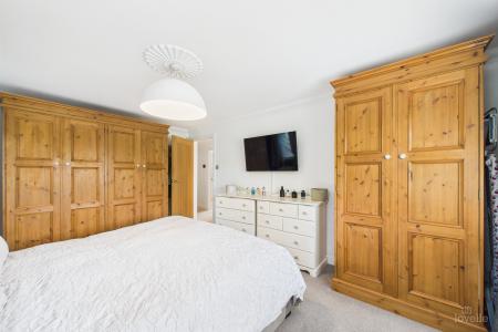 3 bedroom Detached bungalow for sale in North Street, Barrow-upon-Humber, North Lincolnshire, DN19