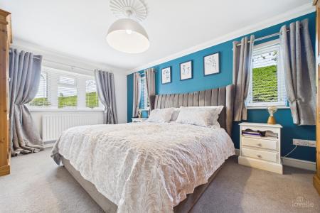 3 bedroom Detached bungalow for sale in North Street, Barrow-upon-Humber, North Lincolnshire, DN19