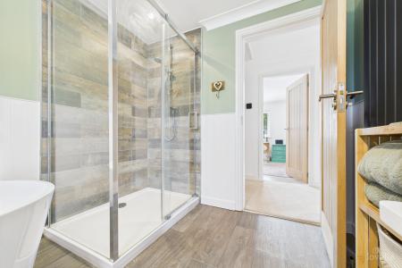 3 bedroom Detached bungalow for sale in North Street, Barrow-upon-Humber, North Lincolnshire, DN19