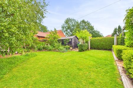 3 bedroom Detached bungalow for sale in North Street, Barrow-upon-Humber, North Lincolnshire, DN19