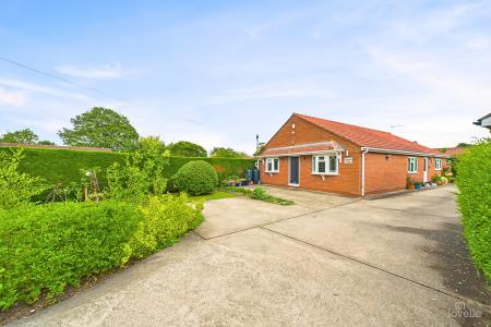 3 bedroom Detached bungalow for sale in North Street, Barrow-upon-Humber, North Lincolnshire, DN19