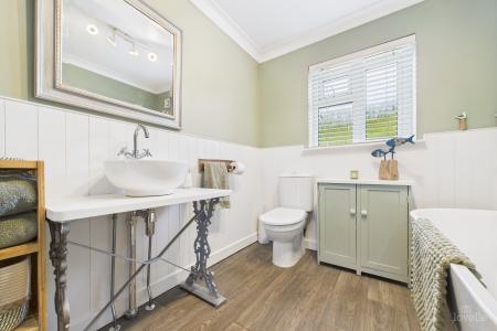 3 bedroom Detached bungalow for sale in North Street, Barrow-upon-Humber, North Lincolnshire, DN19