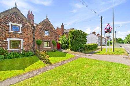 2 bedroom Semi-detached house for sale in Killingholme Road, Ulceby, North Lincolnshire, DN39