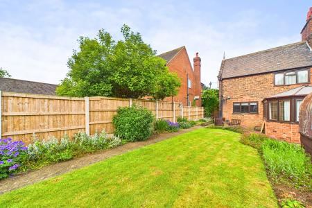 2 bedroom Semi-detached house for sale in Killingholme Road, Ulceby, North Lincolnshire, DN39