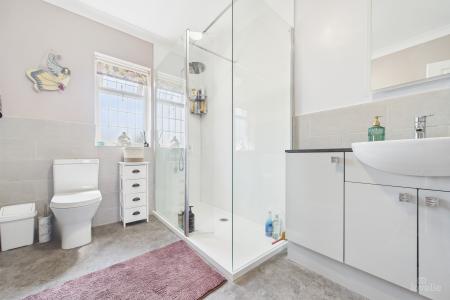 5 bedroom Detached house for sale in Willow Gardens, Barrow-upon-Humber, North Lincolnshire, DN19