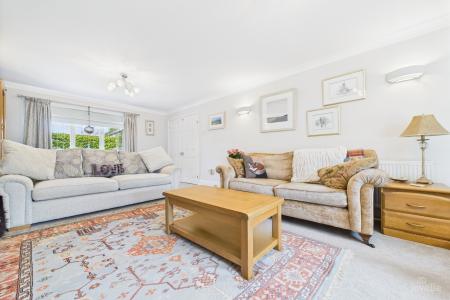 5 bedroom Detached house for sale in Willow Gardens, Barrow-upon-Humber, North Lincolnshire, DN19