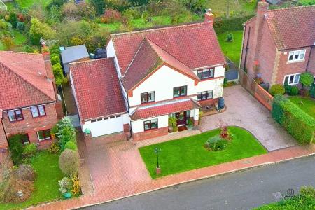 5 bedroom Detached house for sale in Willow Gardens, Barrow-upon-Humber, North Lincolnshire, DN19