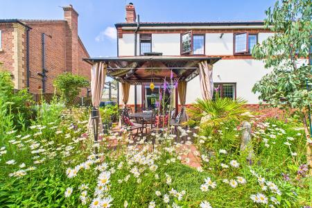 5 bedroom Detached house for sale in Willow Gardens, Barrow-upon-Humber, North Lincolnshire, DN19