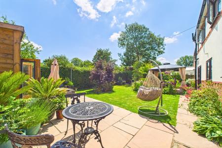 5 bedroom Detached house for sale in Willow Gardens, Barrow-upon-Humber, North Lincolnshire, DN19