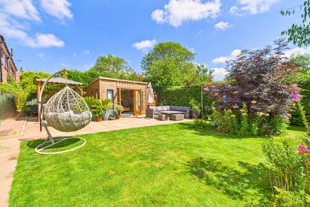 5 bedroom Detached house for sale in Willow Gardens, Barrow-upon-Humber, North Lincolnshire, DN19