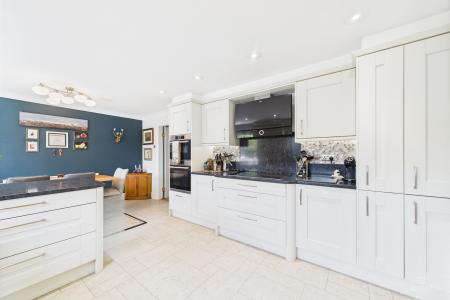 5 bedroom Detached house for sale in Willow Gardens, Barrow-upon-Humber, North Lincolnshire, DN19